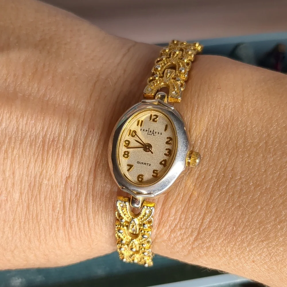 Vintage 80s LA Express Watch Gold Stretch Band Fashion Metal Bezel Quartz